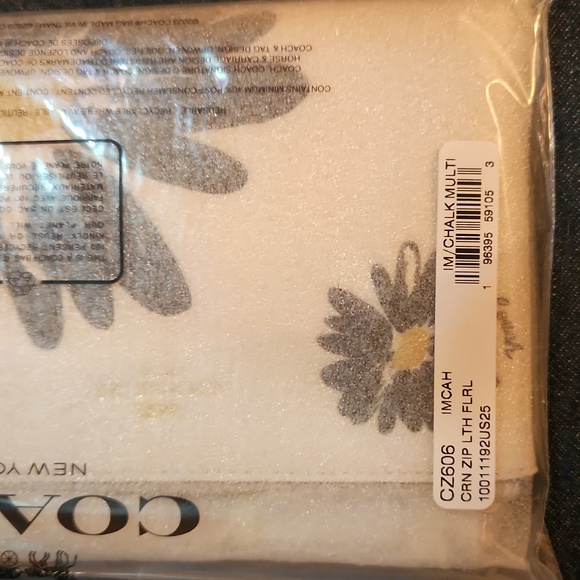 Coach Corner Zip Wristlet with Floral Print CZ606 - Picture 5 of 6